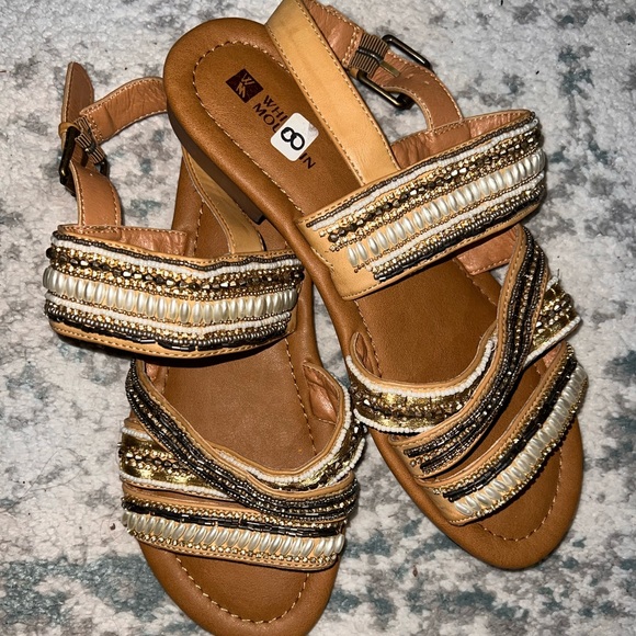 White Mountain Beaded Sandals Size 8 Gently Used Great Condition - Picture 2 of 5